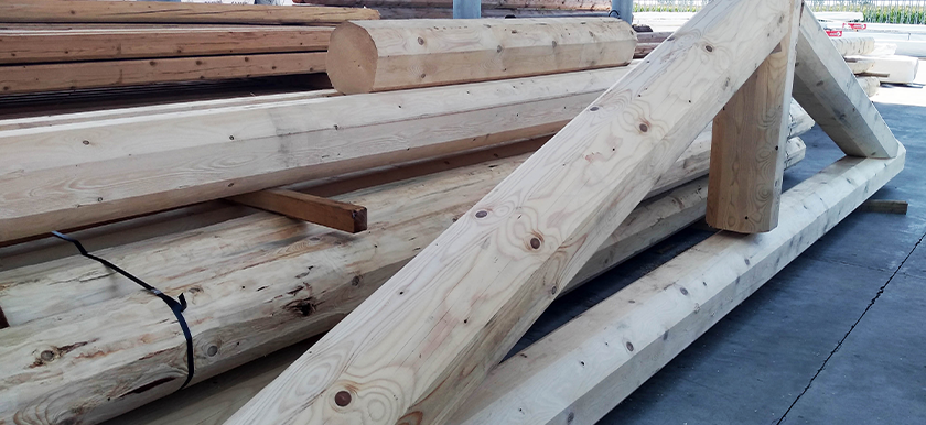 deposito elementi per tetto in legno